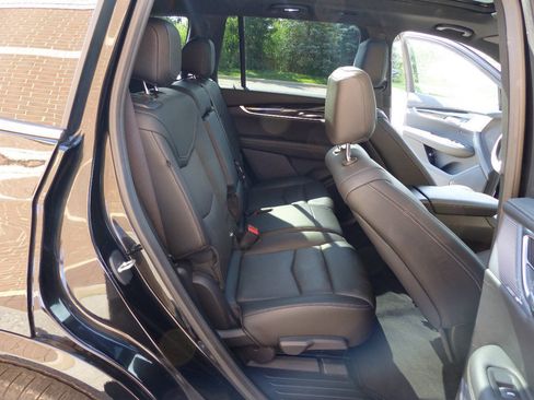 Used 2023 Cadillac XT6 Premium Luxury w/ Technology Package AWD/4WD image 52