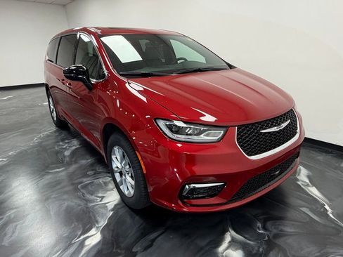 New 2026 Chrysler Pacifica Select AWD/4WD image 18