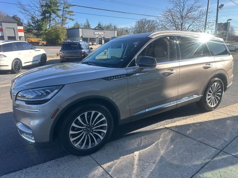 Used 2020 Lincoln Aviator Reserve w/ Equipment Group 201A image 5