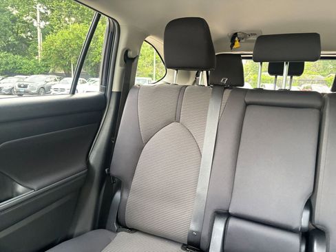Used 2025 Toyota Highlander LE FWD image 41