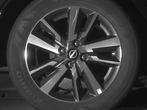 Used 2025 Nissan Versa SV FWD image 15