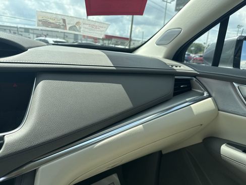 Certified 2021 Cadillac XT5 Premium Luxury w/ LPO, Premium Carpet Package image 23