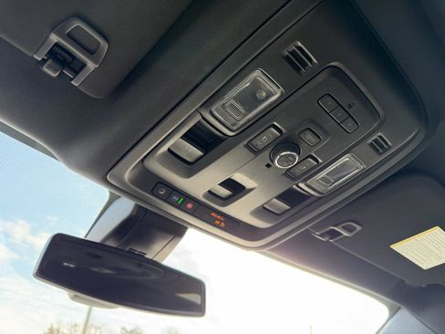 Used 2022 Chevrolet Suburban Z71 w/ Luxury Package image 14