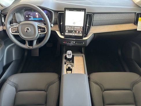 New 2026 Volvo XC90 B5 Core image 12