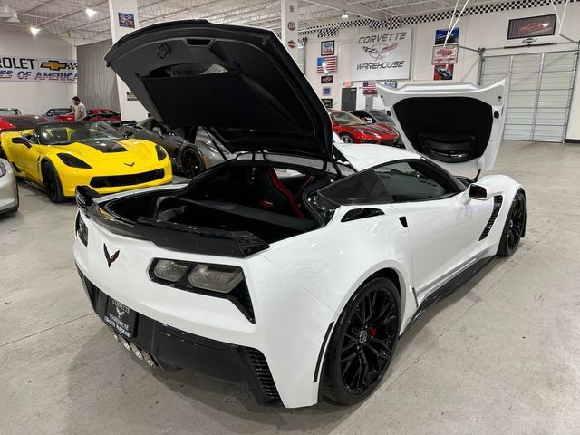 Used 2015 Chevrolet Corvette Z06 w/ 3LZ Preferred Equipment Group RWD image 18