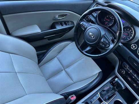 Used 2019 Kia Sedona EX image 25