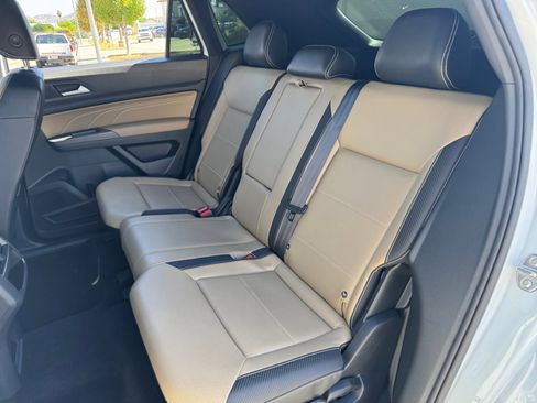 Used 2021 Volkswagen Atlas Cross Sport SE image 17