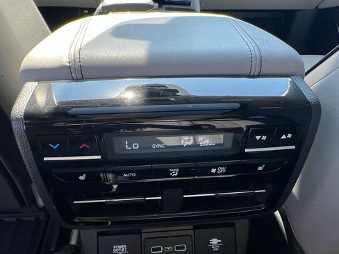 Used 2022 Acura MDX SH-AWD w/ Advance Package image 14