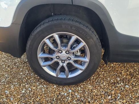 Used 2024 GMC Terrain SLT image 18