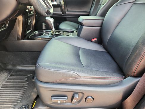 Used 2019 Toyota 4Runner TRD Off-Road Premium AWD/4WD image 10
