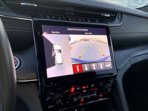 Used 2023 Jeep Grand Cherokee L Overland w/ Advanced Protech Group III image 28