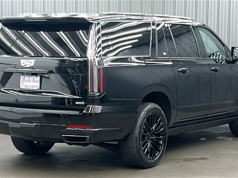 Used 2025 Cadillac Escalade ESV Sport Platinum image 5