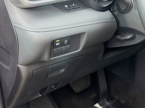 Used 2023 Toyota Highlander L image 10