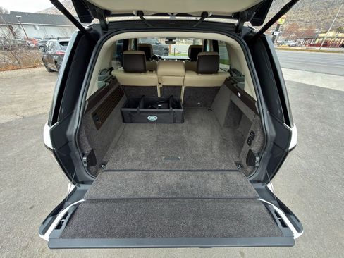 Used 2022 Land Rover Range Rover Westminster Edition image 12