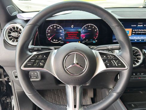 Used 2024 Mercedes-Benz GLB 250 4MATIC image 19