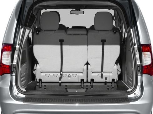 Certified 2016 Chrysler Town & Country Touring w/ Driver Convenience Group FWD image 12