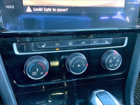 Used 2019 Volkswagen GTI SE image 30