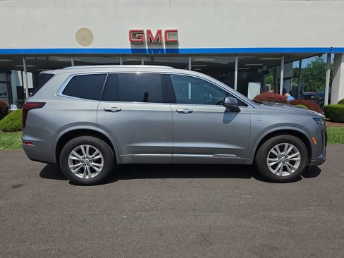Used 2024 Cadillac XT6 Luxury w/ LPO, Floor Liner Package AWD/4WD image 2