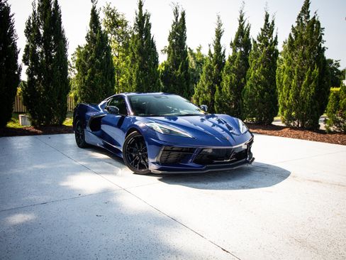 Used 2025 Chevrolet Corvette Stingray Coupe w/ Body-Colour Dual Roof Package RWD image 2
