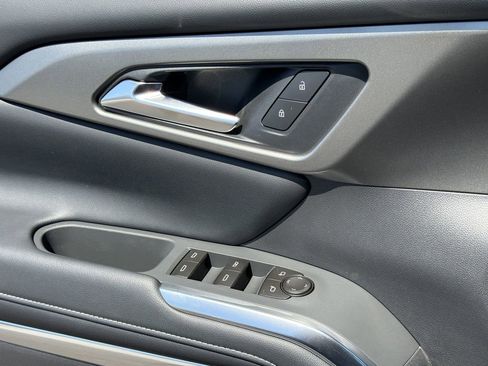 New 2026 Chevrolet Traverse LT image 14