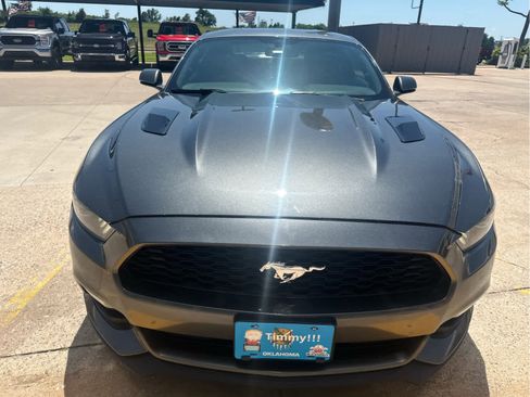 Used 2017 Ford Mustang Coupe RWD image 17