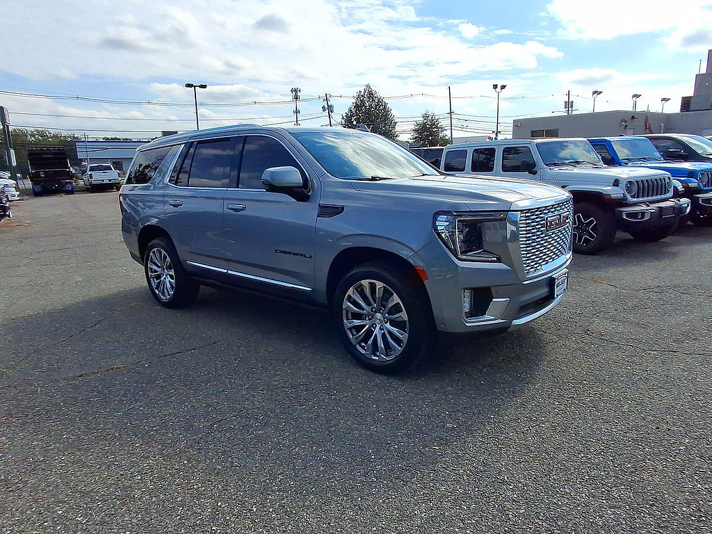 Used 2024 GMC Yukon Denali w/ Advanced Technology Package AWD/4WD image 2