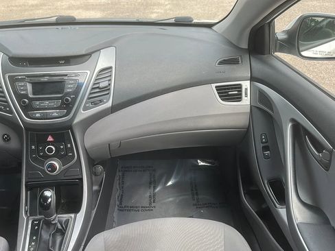 Used 2014 Hyundai Elantra SE FWD image 25