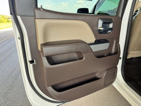 Used 2018 Chevrolet Silverado 1500 LTZ Z71 w/ LTZ Plus Package AWD/4WD image 17