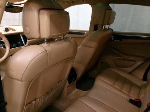 Used 2016 Porsche Macan S image 17