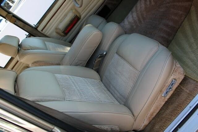 Used 1990 Jeep Grand Wagoneer AWD/4WD image 24