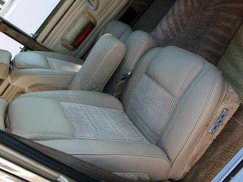Used 1990 Jeep Grand Wagoneer image 24