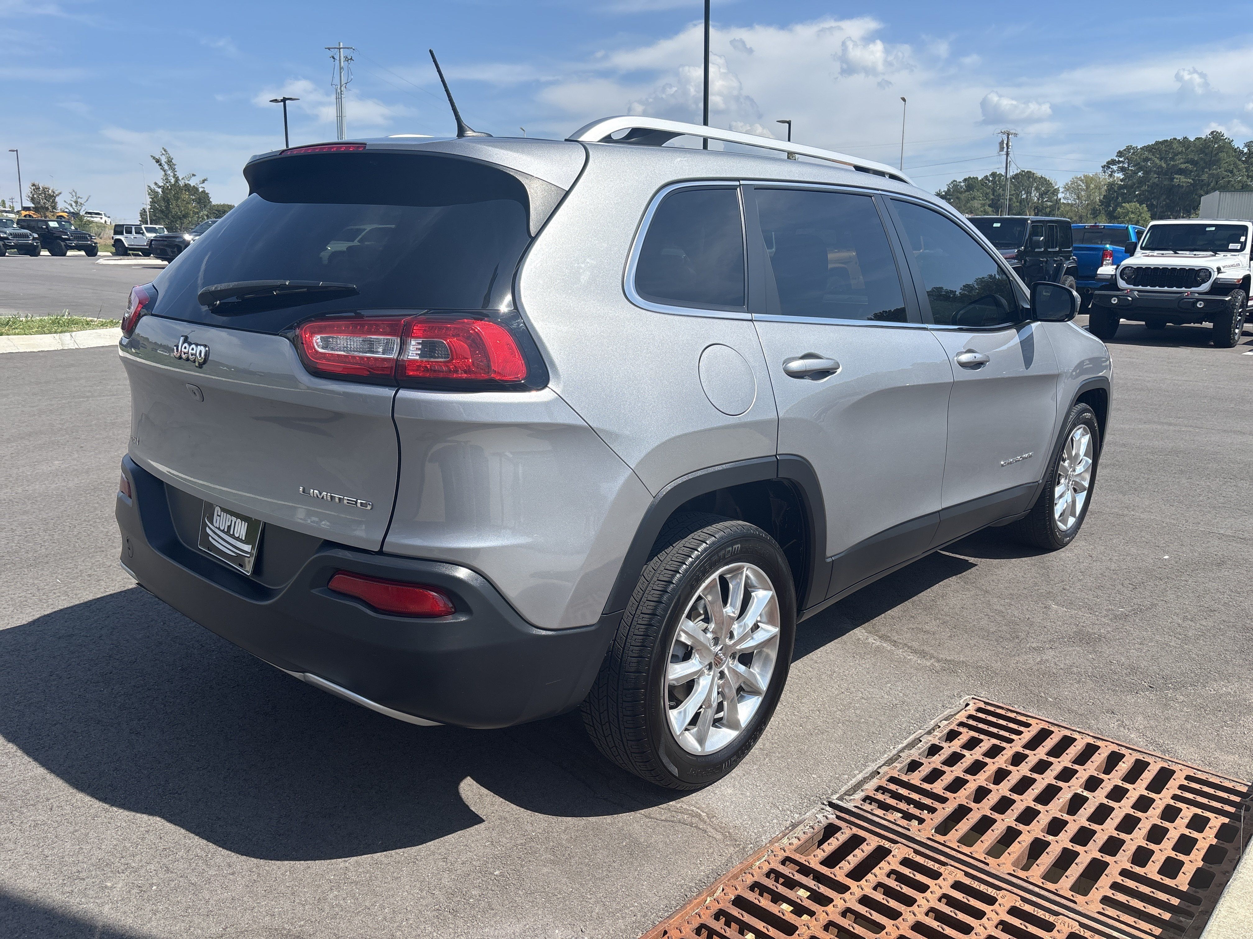 Used 2015 Jeep Cherokee Limited FWD image 5