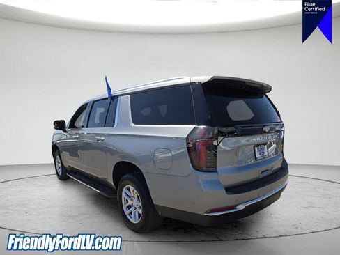 Used 2025 Chevrolet Suburban LT AWD/4WD image 4