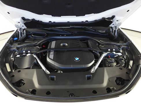 Used 2023 BMW 740i w/ Parking Assistance Package image 6