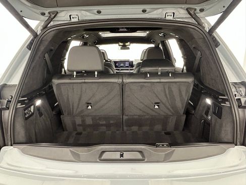 Used 2025 BMW X7 M60i w/ Executive Package image 39
