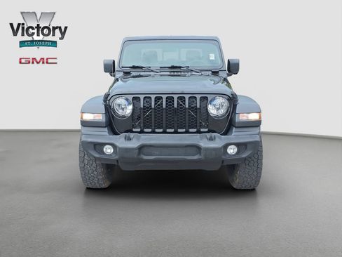 Used 2020 Jeep Gladiator Sport AWD/4WD image 2