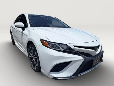 Used 2018 Toyota Camry SE FWD image 12
