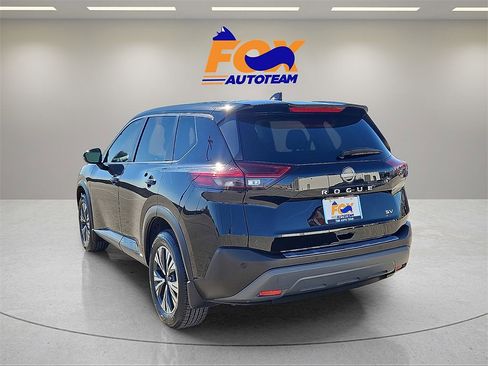 Used 2023 Nissan Rogue SV image 3