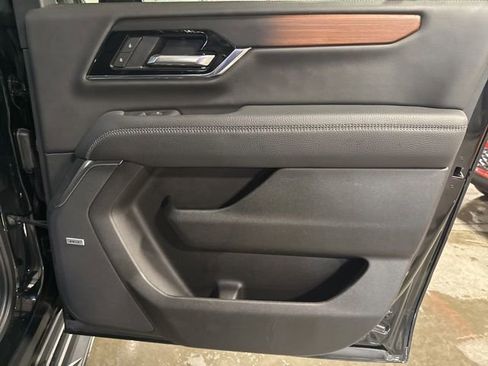 Used 2025 GMC Yukon XL Denali image 37