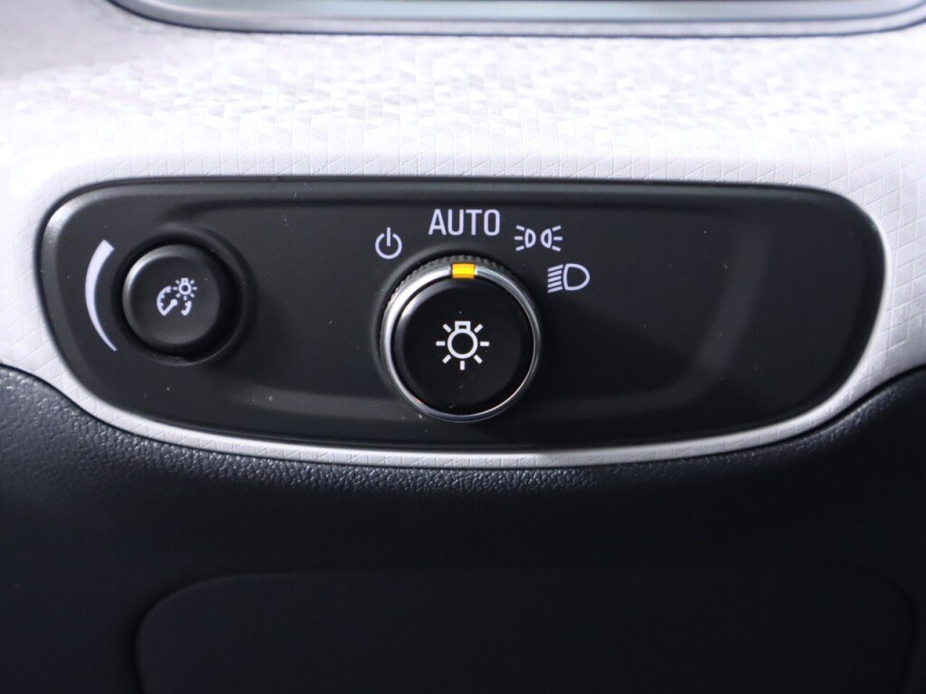 Used 2018 Chevrolet Bolt LT FWD image 10