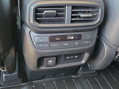 Used 2025 Honda Pilot Elite image 17