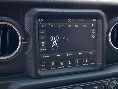 Used 2022 Jeep Wrangler Unlimited Sahara w/ Cold Weather Group AWD/4WD image 17