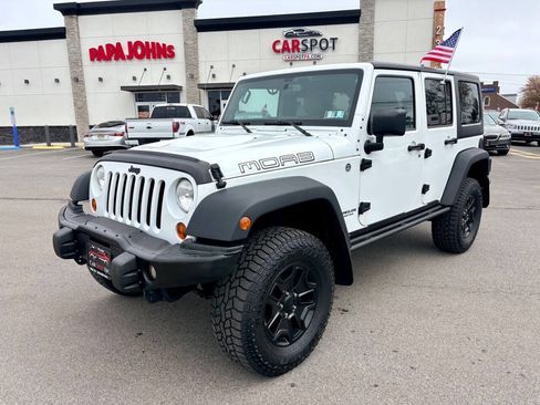 Used 2013 Jeep Wrangler Unlimited Sahara image 2