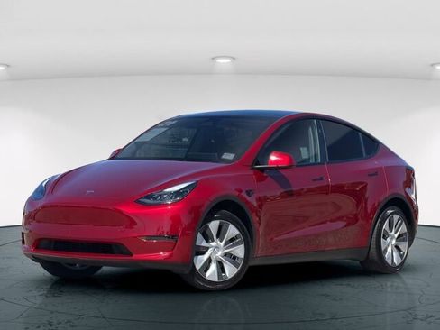 Used 2024 Tesla Model Y 2WD image 2
