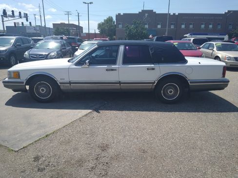 Used 1990 Lincoln Town Car Signature image 5