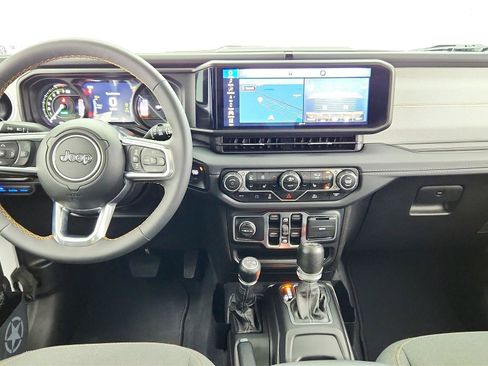 Used 2024 Jeep Wrangler Unlimited Sahara w/ Technology Group AWD/4WD image 33