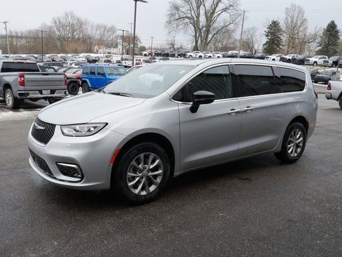 New 2026 Chrysler Pacifica Limited image 10