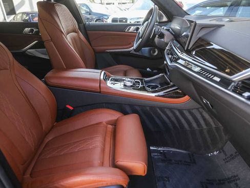 Used 2025 BMW X7 M60i image 13