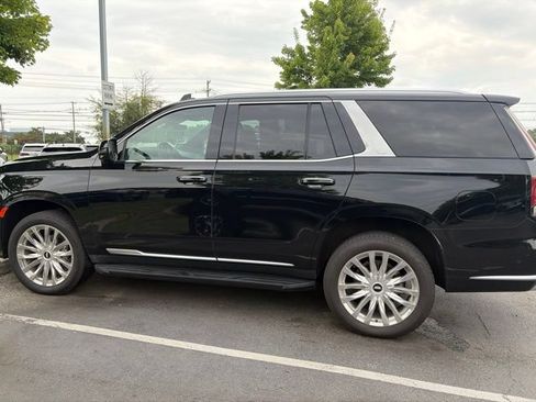 Used 2023 Cadillac Escalade Premium Luxury AWD/4WD image 2
