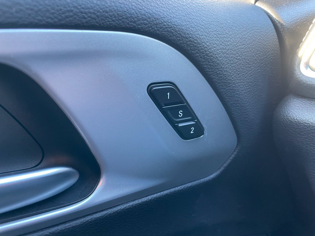 Used 2025 Chrysler Pacifica Limited FWD image 25